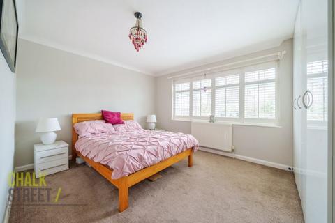 13 Hubbards Chase, Hornchurch, RM11 3DD