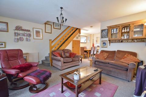 16 Roundhead Drive, Thame, OX9 3DG