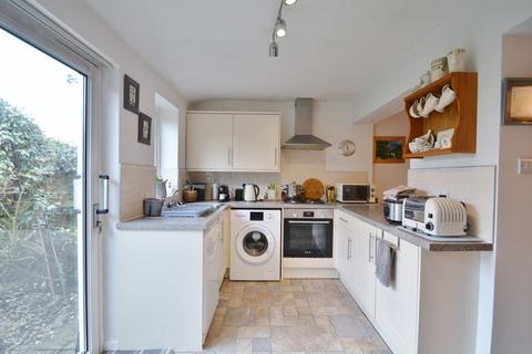 16 Roundhead Drive, Thame, OX9 3DG