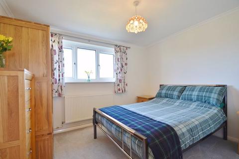 83 Cotmore Close, Thame, OX9 3ND