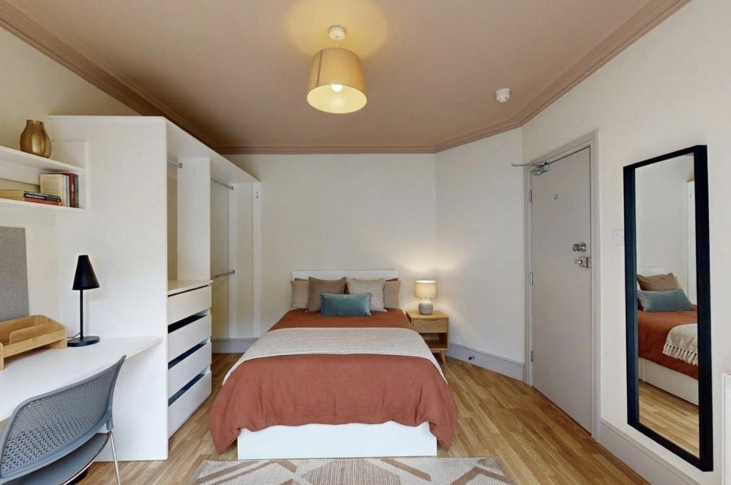 House in Manchester - More
