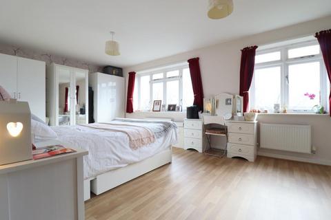 4 bedroom semi-detached house for sale, Hart Hill Lane, St Annes, Luton, Bedfordshire, LU2 0BA
