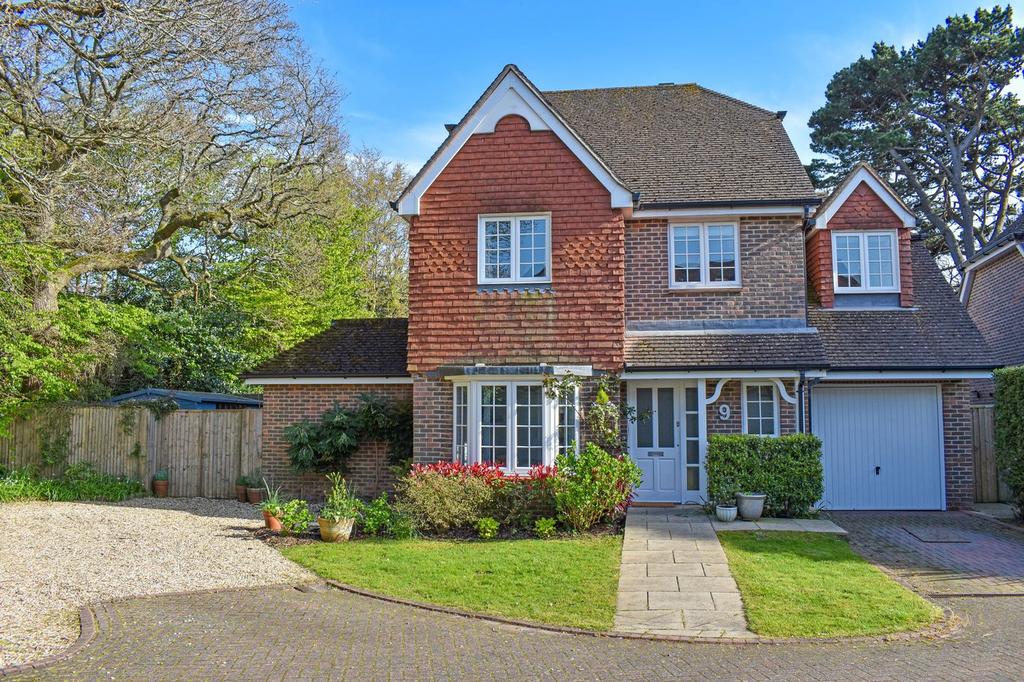 Long Close, Lymington, SO41 5 bed detached house for sale £995,000