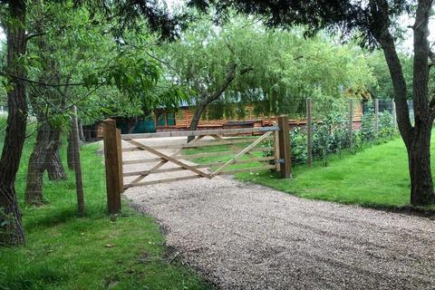 1 bedroom detached house to rent - Forest Edge, Oak Lodge, Albyns Lane, Romford, Essex