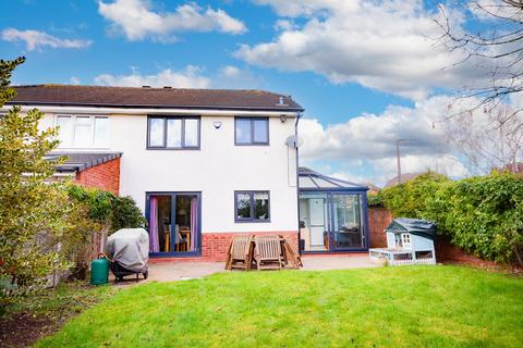26 Coltman Close, Lichfield, WS14 9YS