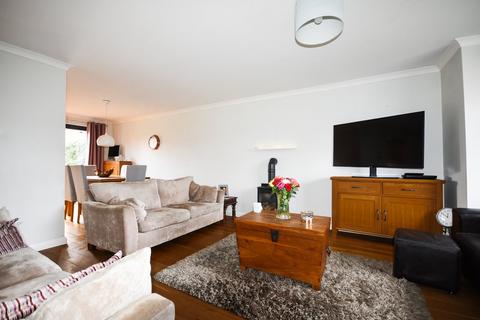 26 Coltman Close, Lichfield, WS14 9YS