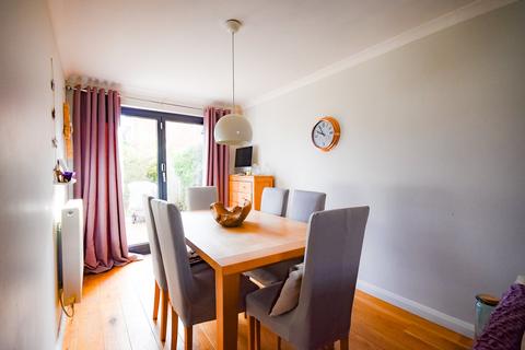 26 Coltman Close, Lichfield, WS14 9YS