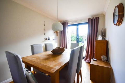 26 Coltman Close, Lichfield, WS14 9YS