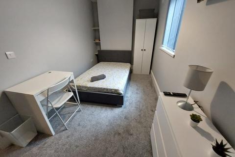 3 bedroom apartment to rent - Bull Close