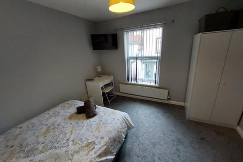 3 bedroom apartment to rent, Bull Close