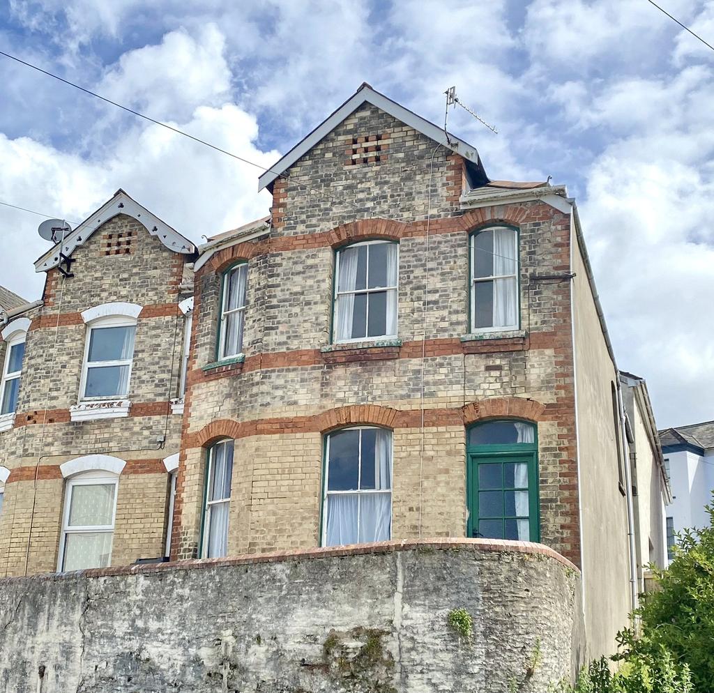 Church Road, Ilfracombe, Devon, EX34 2 bed end of terrace house - £100,000