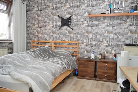 5 Geneva Walk, Chadderton, Oldham, OL9 9AG
