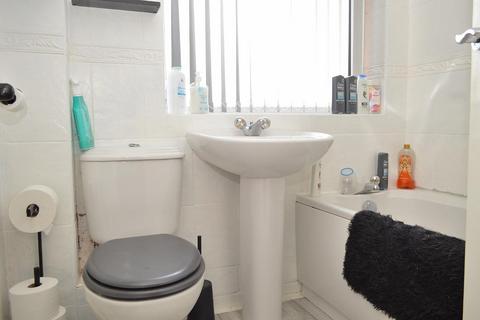 5 Geneva Walk, Chadderton, Oldham, OL9 9AG