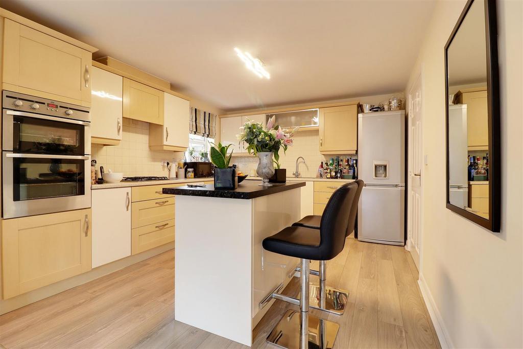 Ruskin Way, Brough 4 bed detached house £350,000