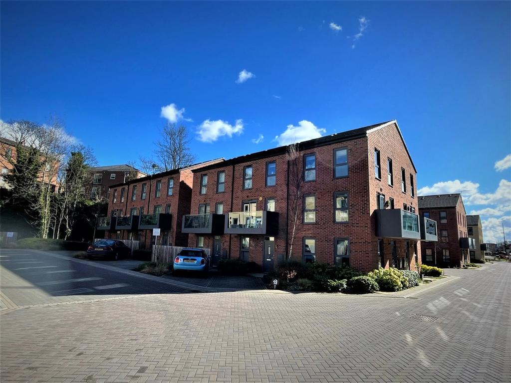 Carnforth Avenue, Wakefield, West... 2 bed house £850 pcm (£196 pw)
