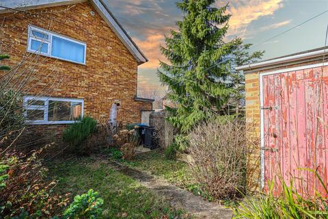 17 Coles Hill, Hemel Hempstead, HP1 3JN