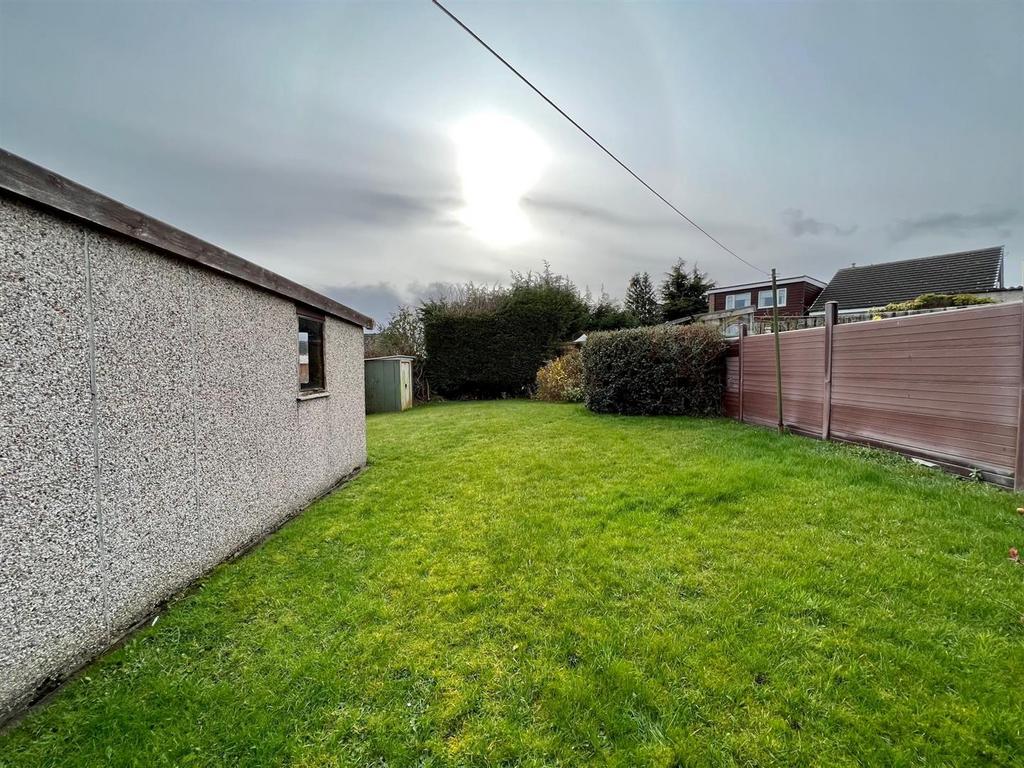 Park Lea, Huddersfield 2 bed semidetached bungalow for sale £165,000