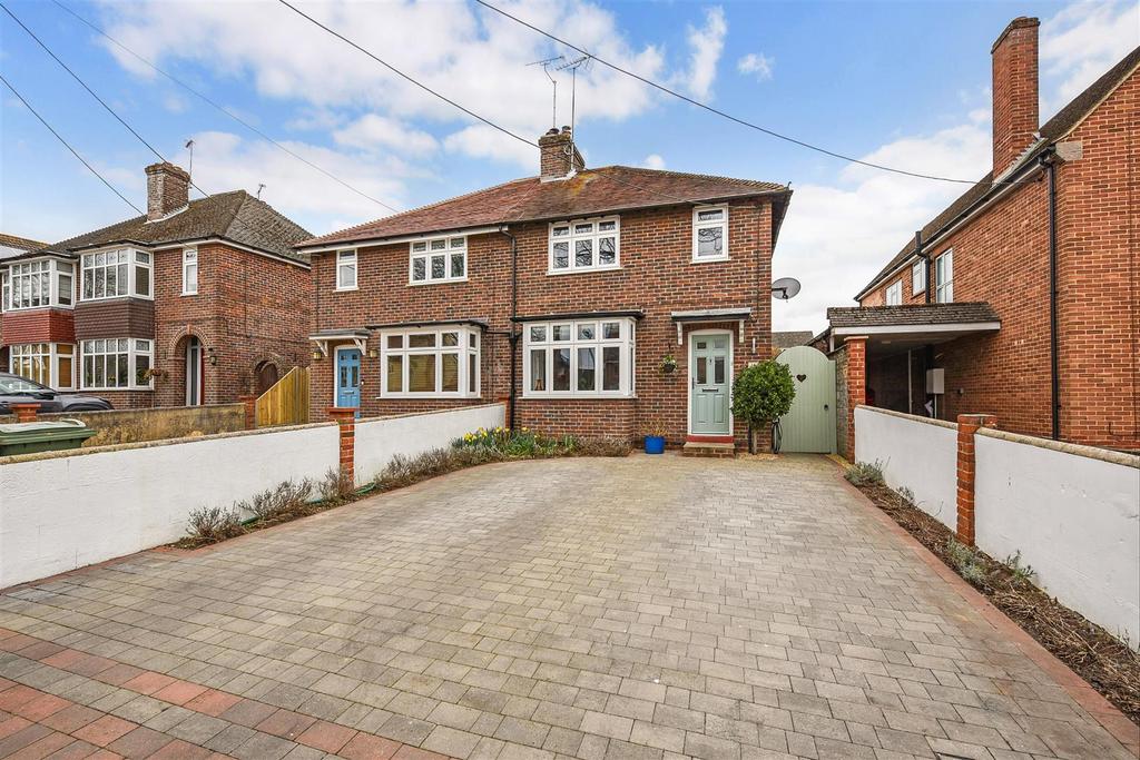 Chestnut Avenue, Andover 3 bed semidetached house £450,000