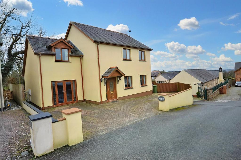 Redstone Road, Narberth 3 bed detached house for sale £350,000