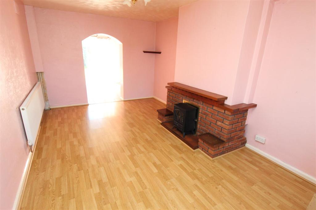 Llwyn Road, Oswestry 2 bed semidetached house £165,000