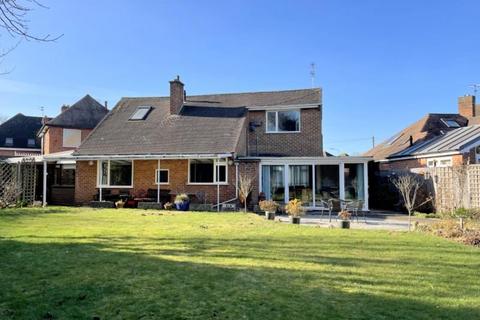 44 Beacon Drive, Loughborough, LE11 2BD