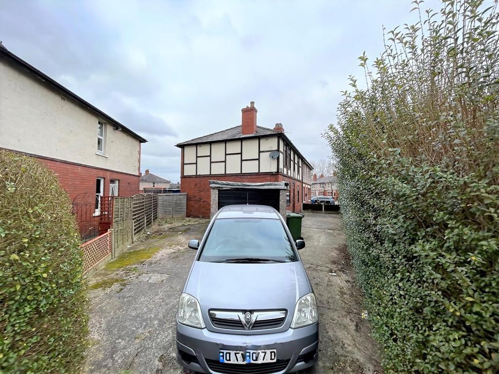 Diamond Street, Leigh 4 bed semidetached house £160,000