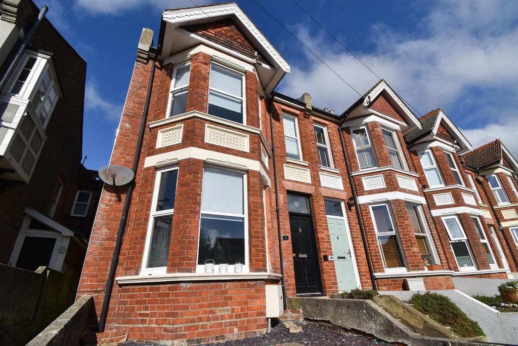 Clive Avenue, Hastings 3 bed end of terrace house £350,000