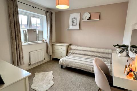 14 Bell Garth, Market Weighton, York, YO43 3GQ