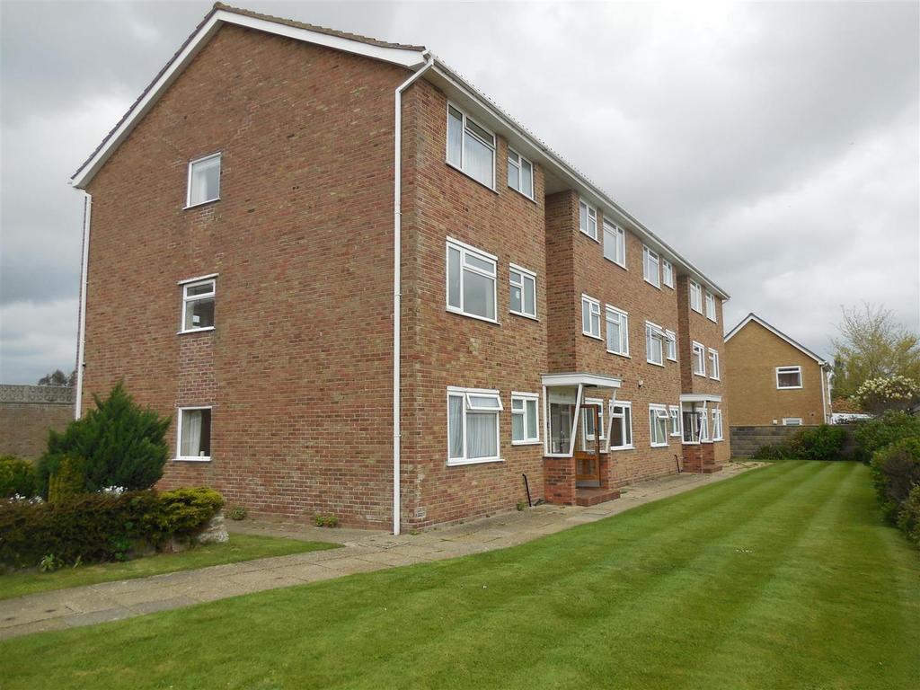 High Marryats, Grove Road, Barton On Sea, BH25 7DW 1 bed flat £795