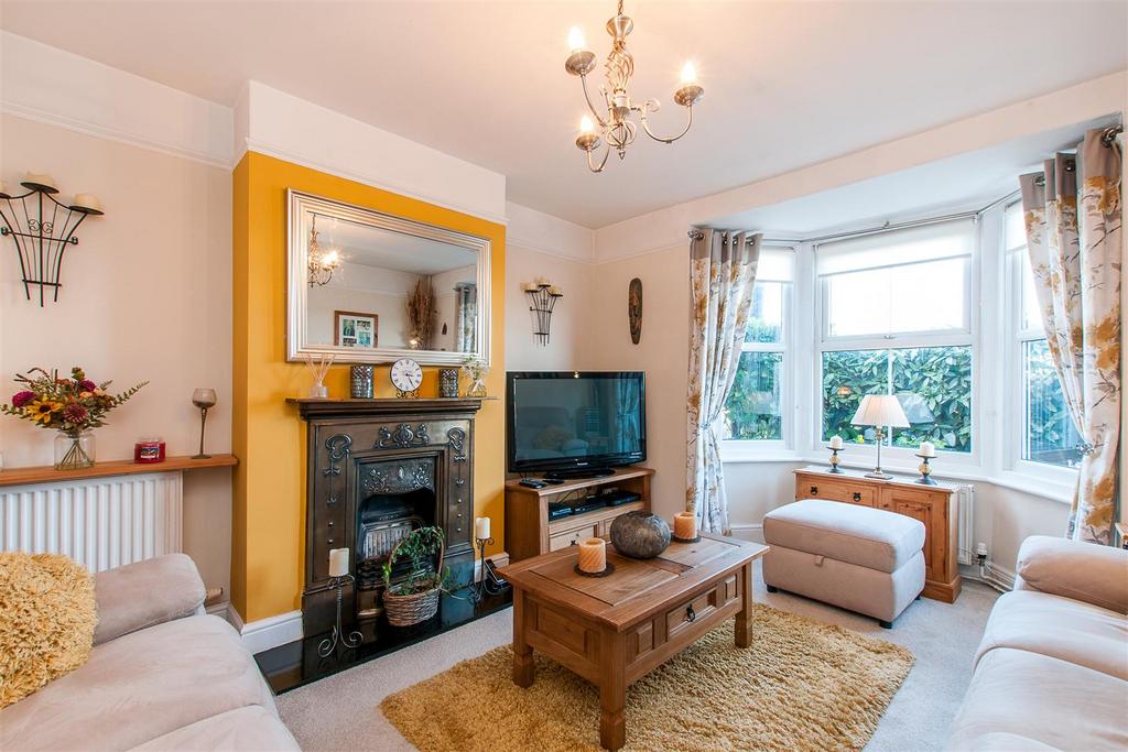 Sandwich Road, Ash, Canterbury 2 bed terraced house £325,000