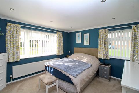 3 bedroom detached bungalow for sale - Kingston Way, Seaford