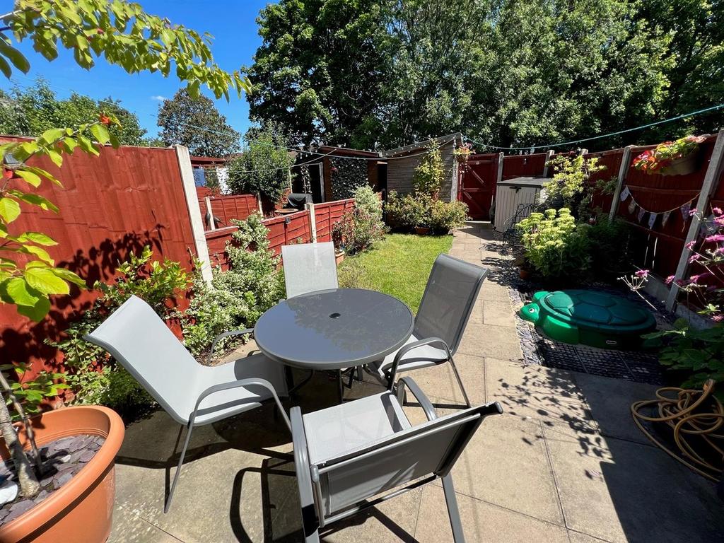 West Street, Stourbridge 3 bed terraced house £925 pcm (£213 pw)