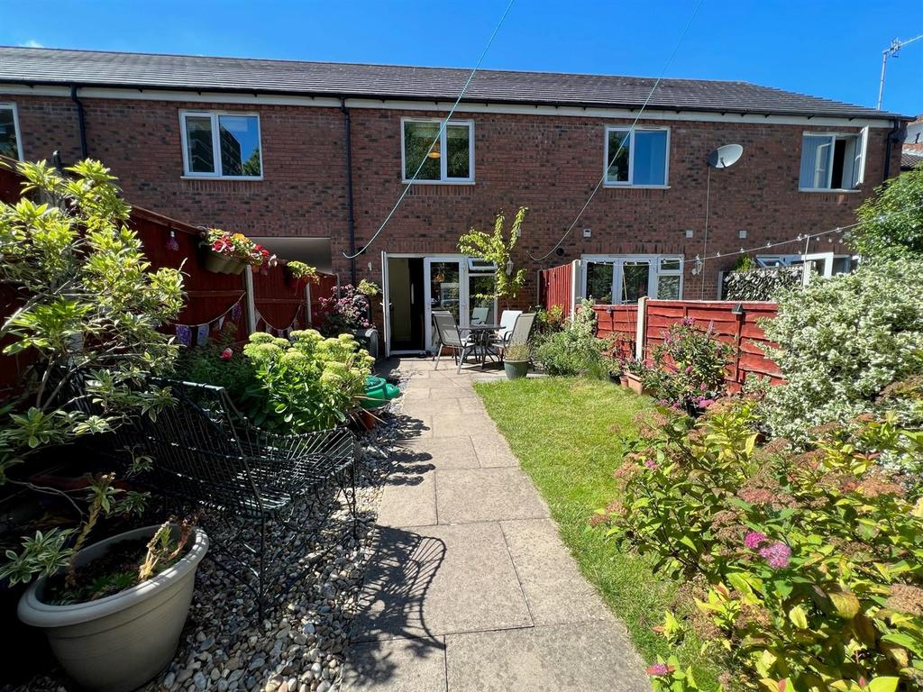 West Street, Stourbridge 3 bed terraced house £925 pcm (£213 pw)