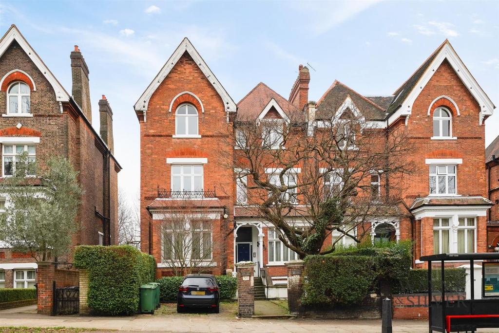 Fitzjohns Avenue, Hampstead, London 3 bed apartment £3,358 pcm (£775 pw)