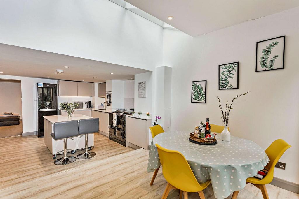 8524772-interior11-800.jpg