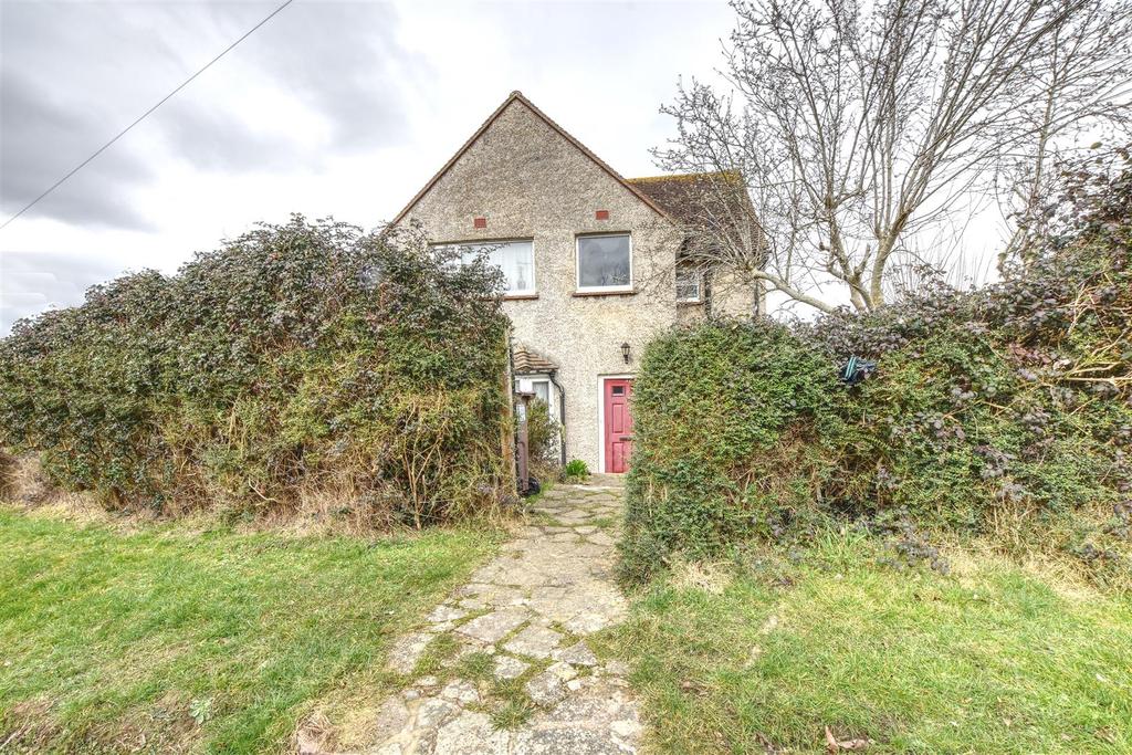 First Avenue, BexhillOnSea 3 bed detached house for sale £365,000