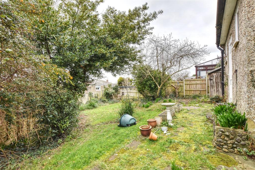 First Avenue, BexhillOnSea 3 bed detached house for sale £355,000