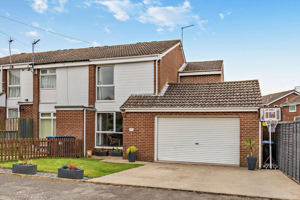 Chaucer Green, Harrogate, HG1 3LW 3 bed house £275,000