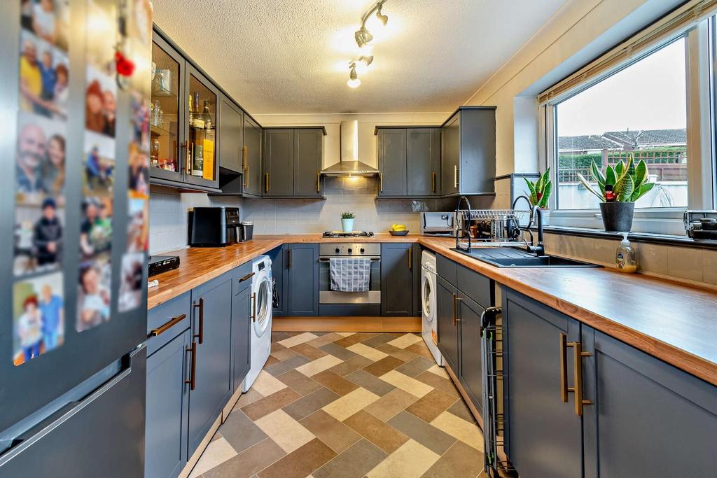 Chaucer Green, Harrogate, HG1 3LW 3 bed house £275,000