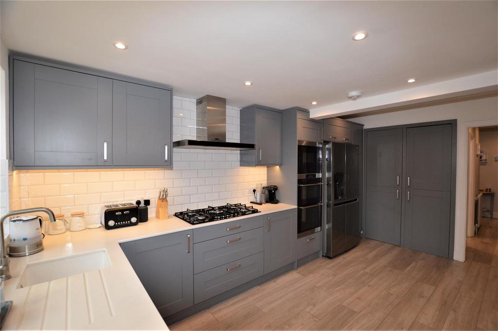 Sherborne Way, Croxley Green... 3 bed semidetached bungalow £650,000