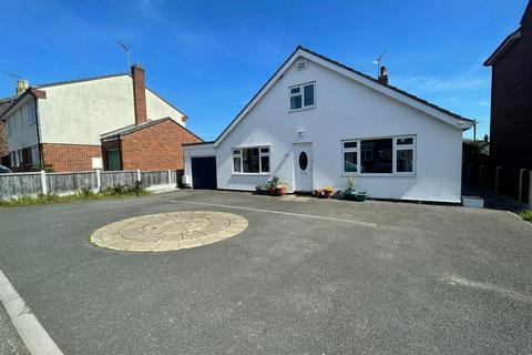 4 bedroom detached house for sale, New Road, Burnham-On-Crouch
