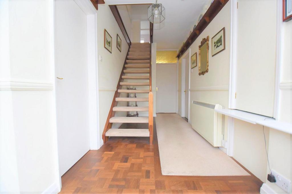Lingfield Drive, Rochford 4 bed detached house £550,000