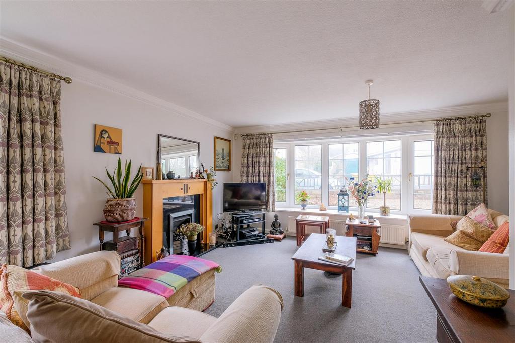 Woodside, Denby Dale, Huddersfield, HD8 4 bed detached bungalow for
