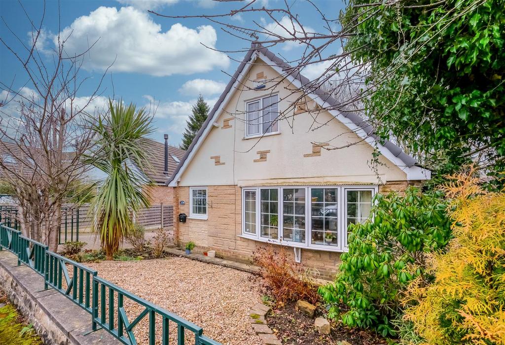 Woodside, Denby Dale, Huddersfield, HD8 4 bed detached bungalow for