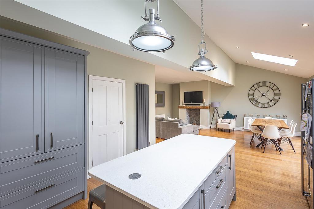 Kitchen/Diner &amp; Family Room
