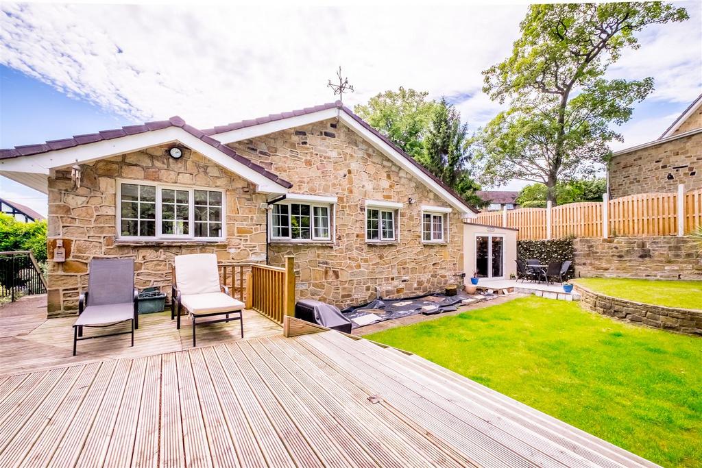 Spinneyfield, Fixby, Huddersfield, HD2 2 bed detached bungalow for sale