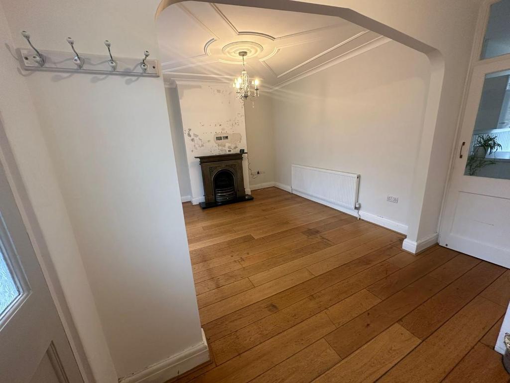 Parsonage Lane, Enfield 3 bed property £2,200 pcm (£508 pw)