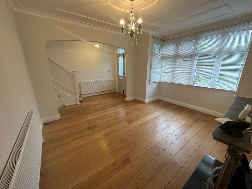 Parsonage Lane, Enfield 3 bed property £2,200 pcm (£508 pw)