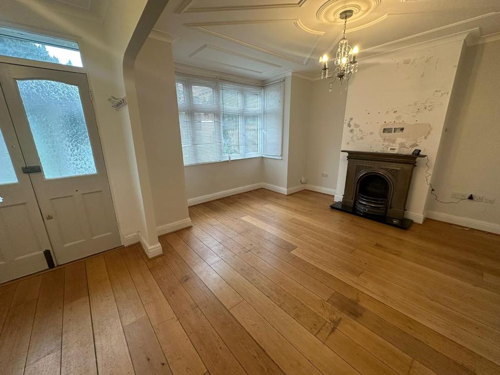 Parsonage Lane, Enfield 3 bed property £2,200 pcm (£508 pw)