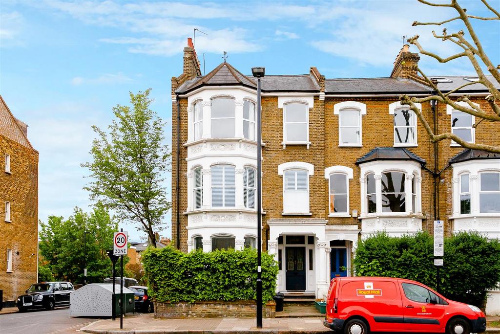 Hanley Road, Finsbury Park 3 bed flat £650,000